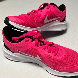 Like New NIKE girls Downshifter 10 pink size 4.5 youth great running shoe